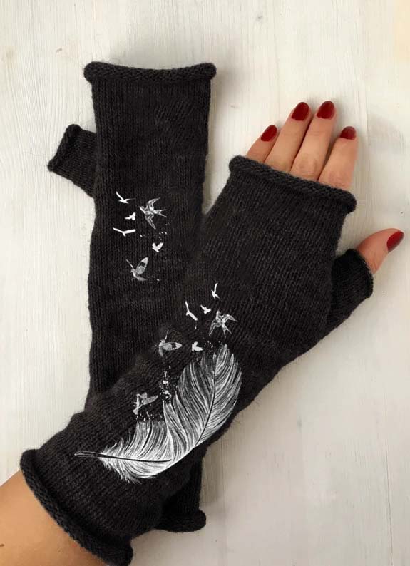 (Ship Within 24 Hours)Casual Bird Feather Print Warm Gloves Black